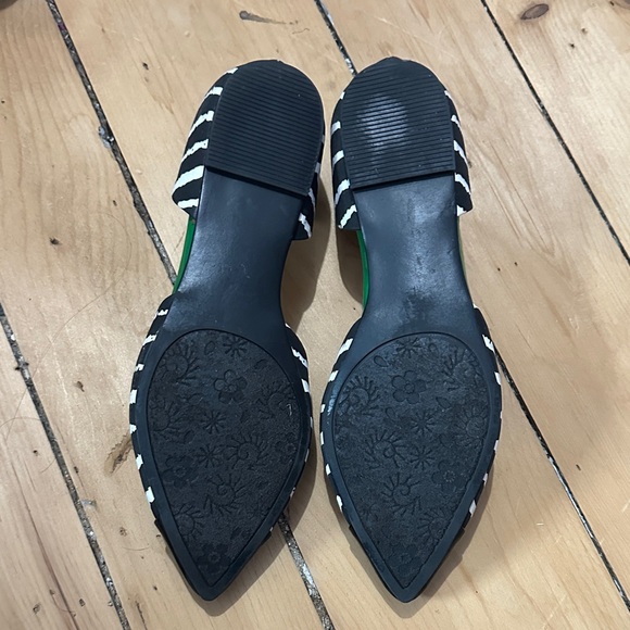 CL by Laundry Black and White Striped Pointed D'Orsay Flats - Picture 2 of 2